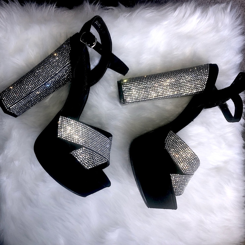 Shiny ✨ Hollywood chunky party heels